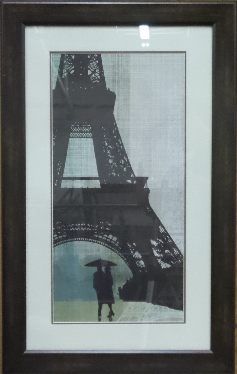 Lovers Under  The Eiffel Tower