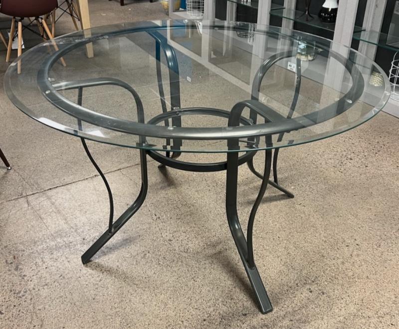 Round Patio Dining Table